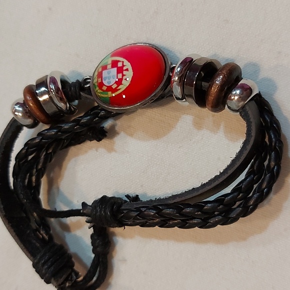 NWOT; Ladie's/Men's Portugal flag leather, adjustable bracelet - Picture 4 of 4